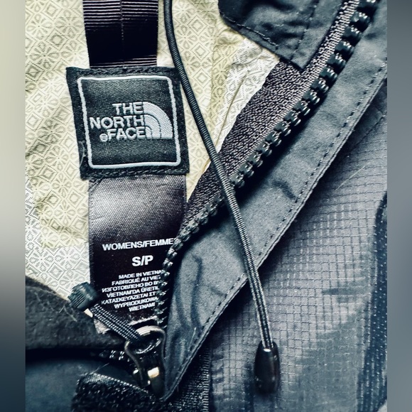 The North Face | Women’s Rain Jacket | Small | Black | Unlined - Picture 2 of 6